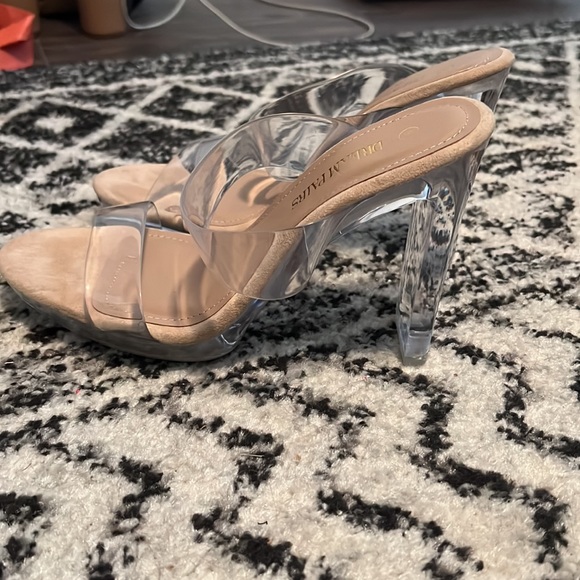 Dream Pairs Heels - Picture 2 of 2